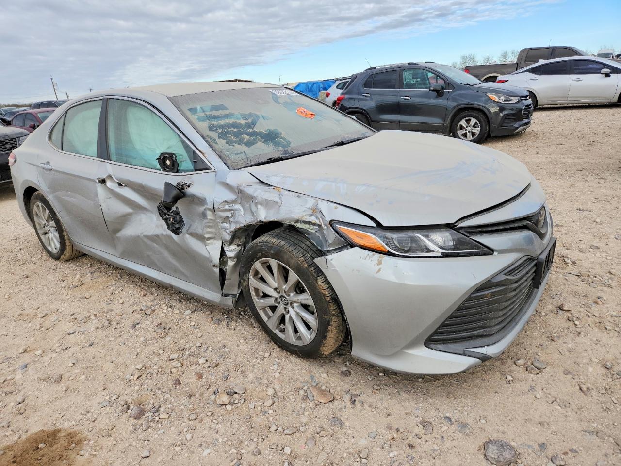 2019 TOYOTA CAMRY LE photo 4
