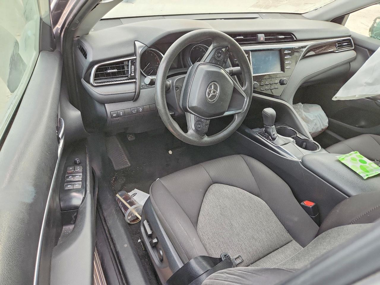2019 TOYOTA CAMRY LE photo 8