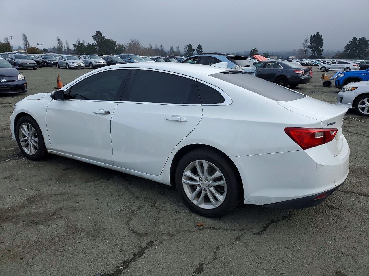 2017 CHEVROLET MALIBU LT photo 2