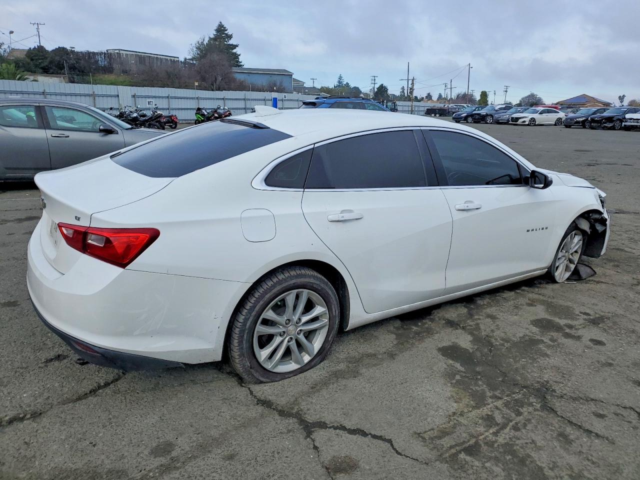 2017 CHEVROLET MALIBU LT photo 3