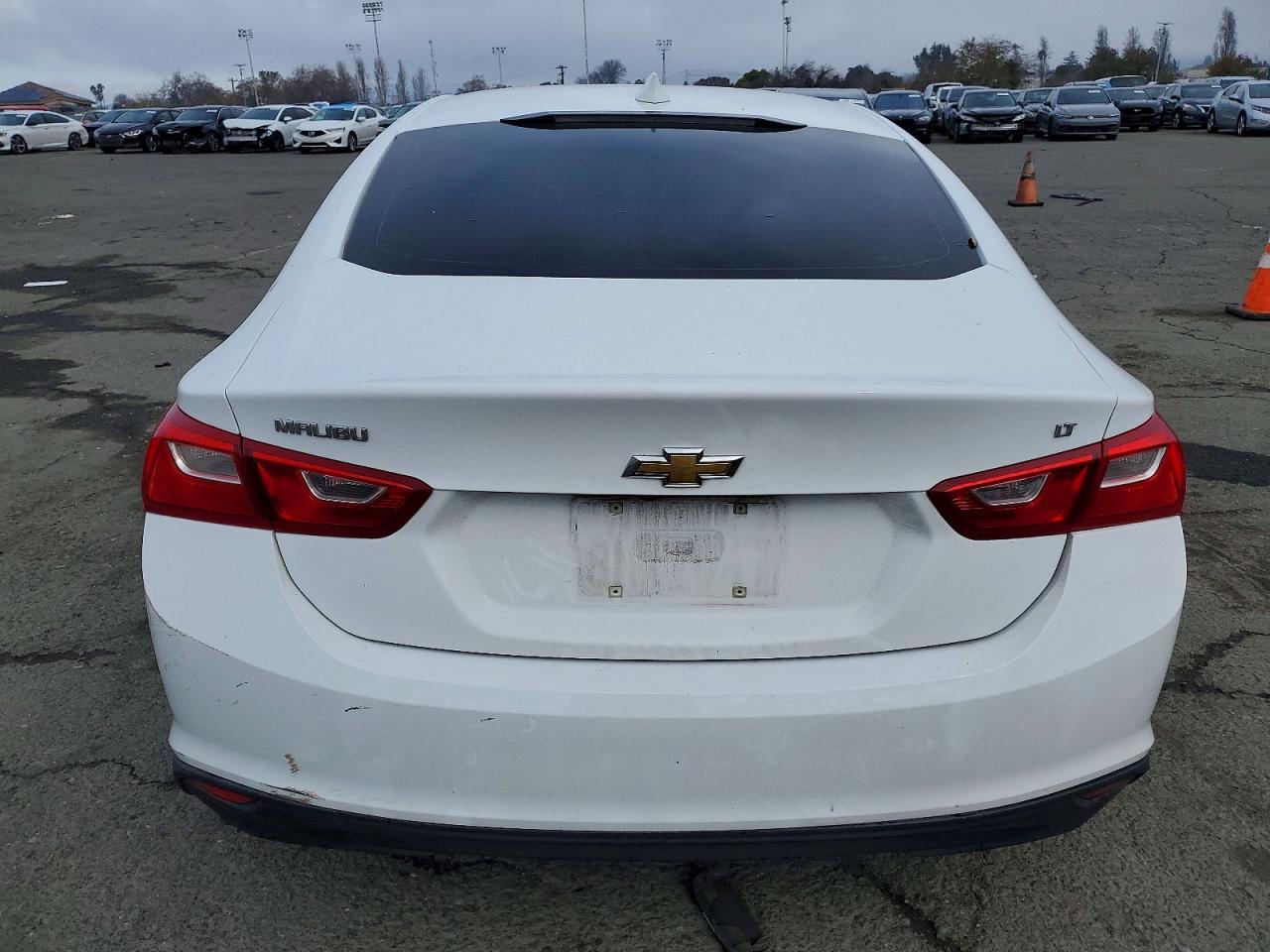 2017 CHEVROLET MALIBU LT photo 6