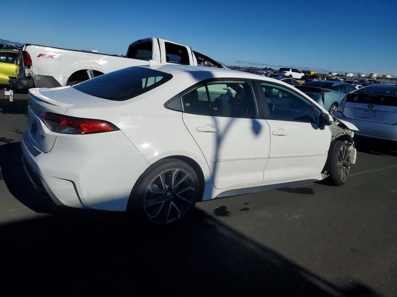 2020 TOYOTA COROLLA SE photo 3