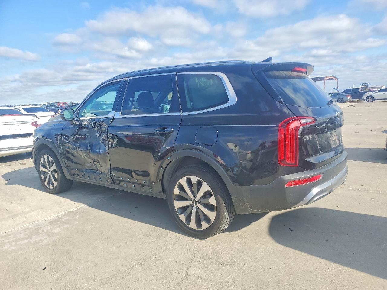 2021 KIA TELLURIDE S photo 2