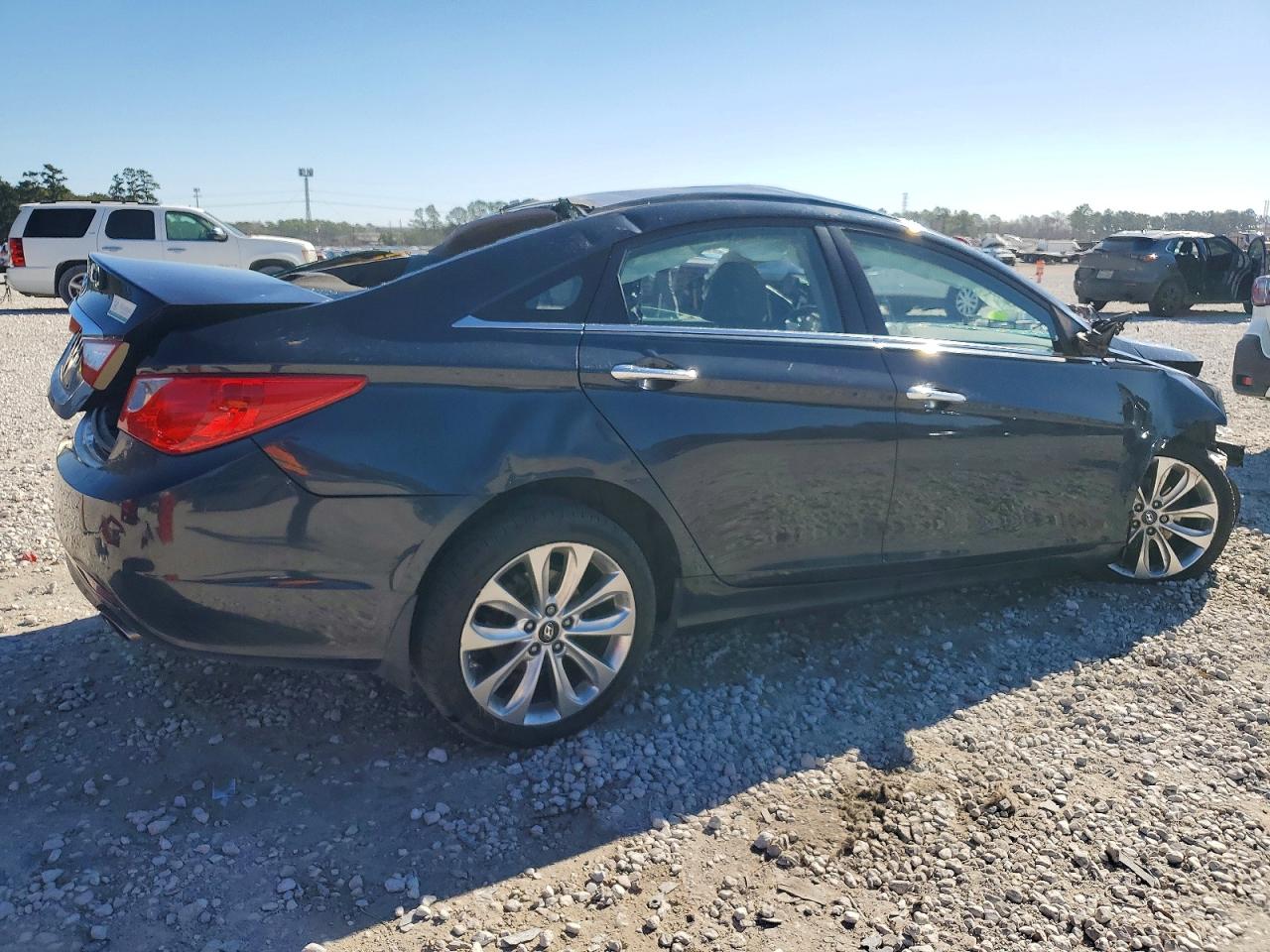 2013 HYUNDAI SONATA SE photo 3