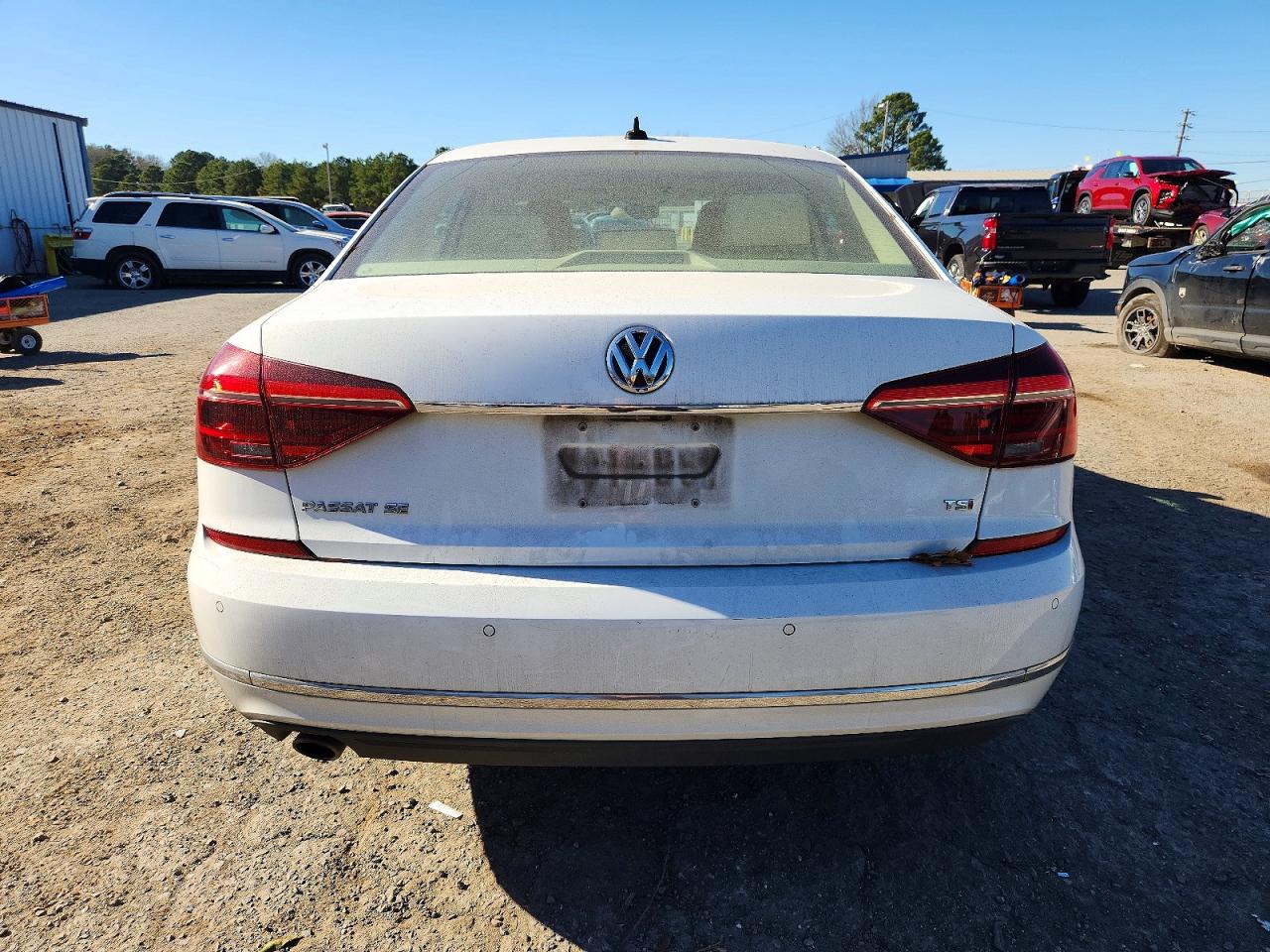 2018 VOLKSWAGEN PASSAT SE photo 6