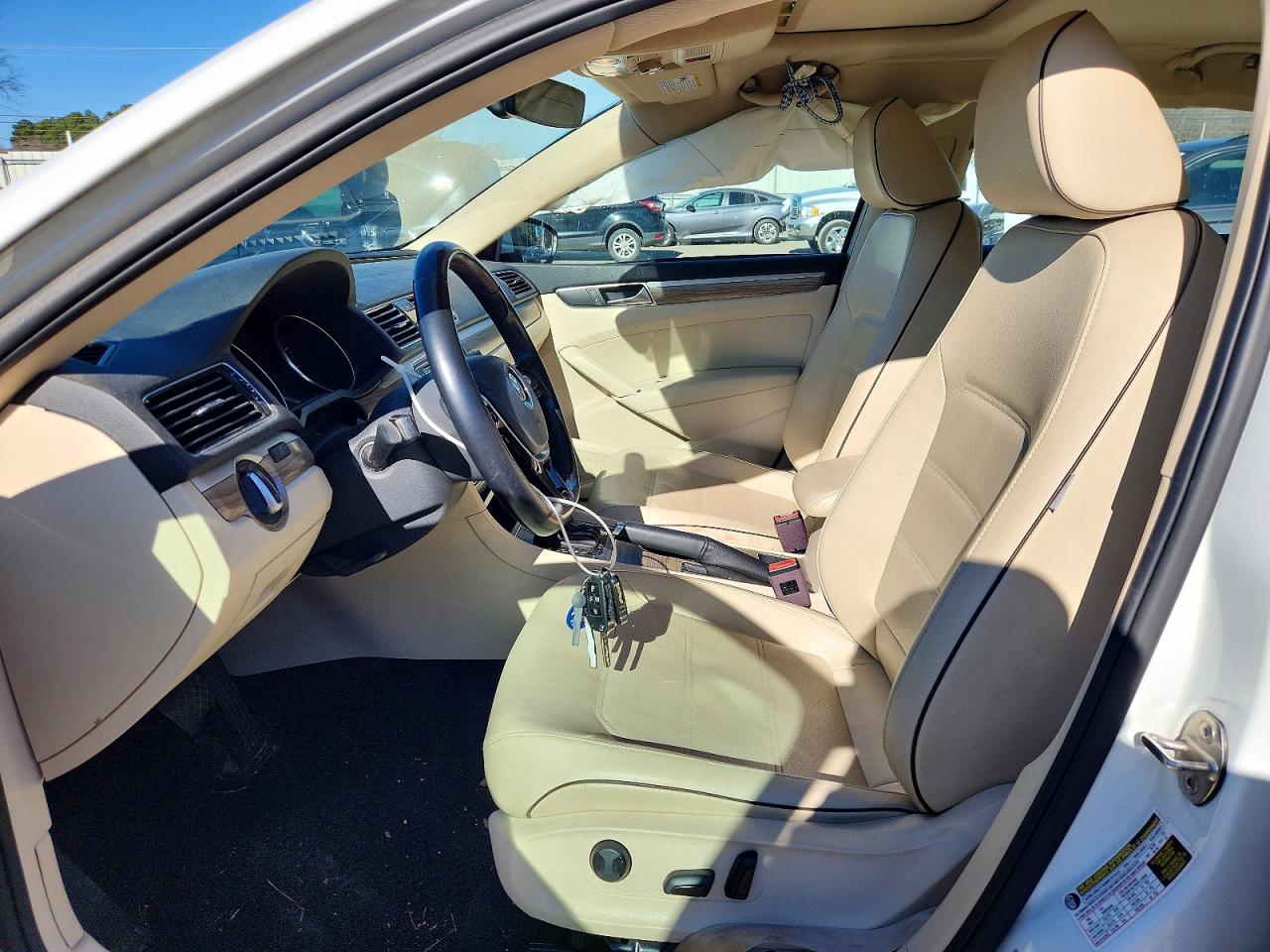 2018 VOLKSWAGEN PASSAT SE photo 7