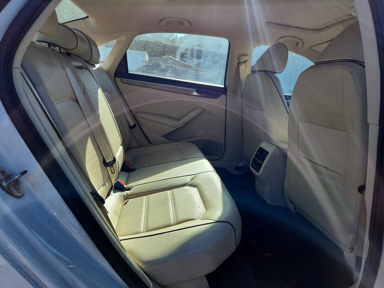 2018 VOLKSWAGEN PASSAT SE photo 10