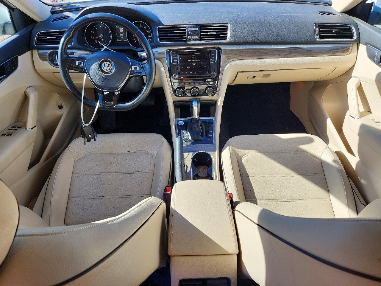2018 VOLKSWAGEN PASSAT SE photo 8