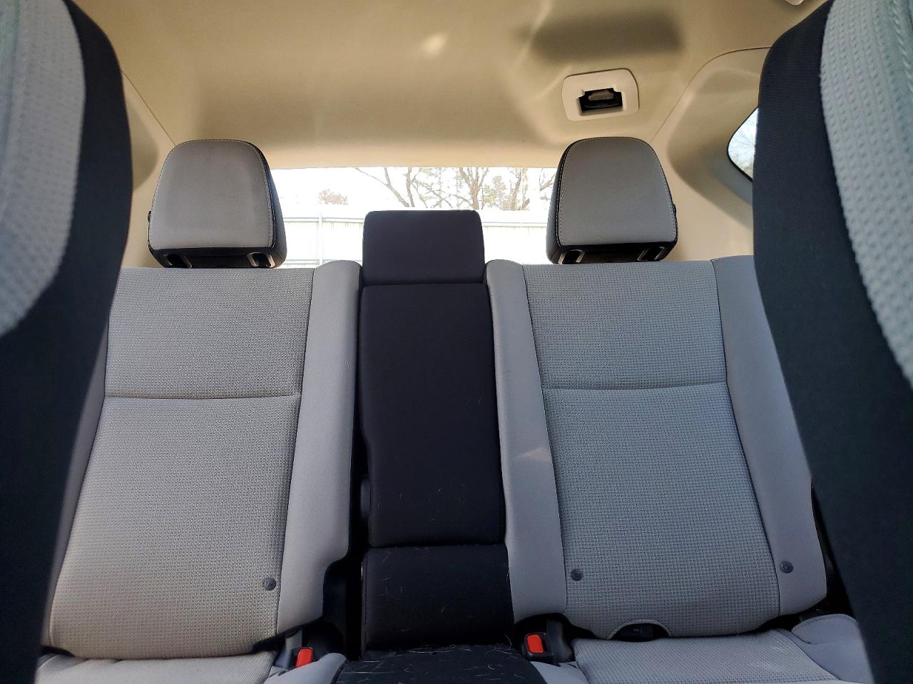 2017 TOYOTA RAV4 XLE photo 10