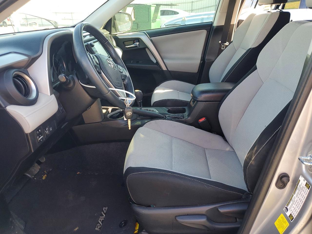 2017 TOYOTA RAV4 XLE photo 7