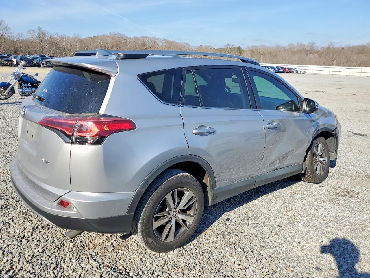 2017 TOYOTA RAV4 XLE photo 3