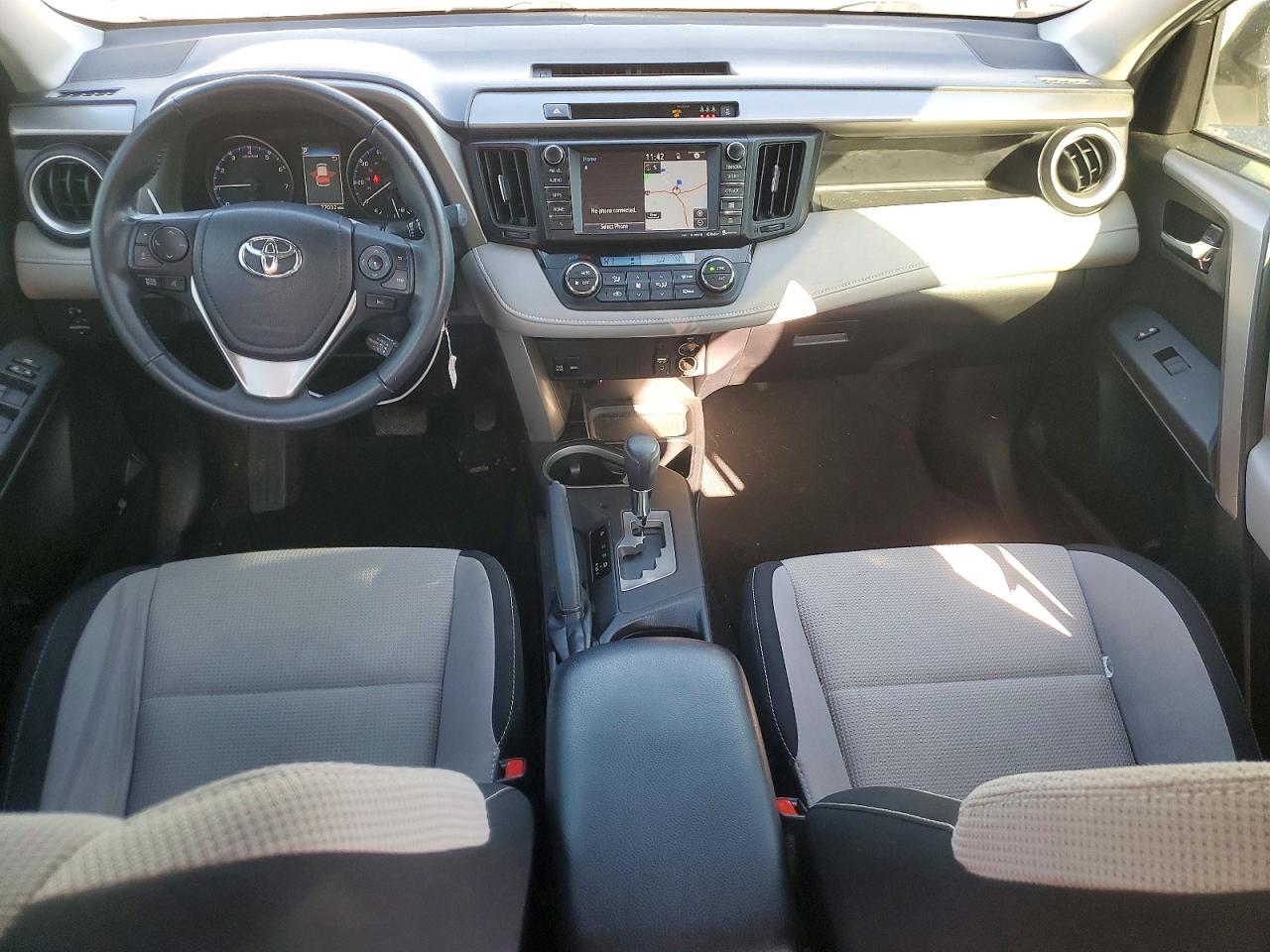 2017 TOYOTA RAV4 XLE photo 8