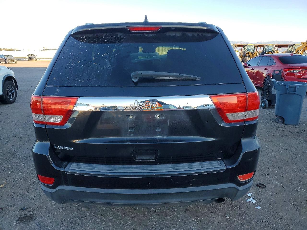 2011 JEEP GRAND CHEROKEE LAREDO photo 6