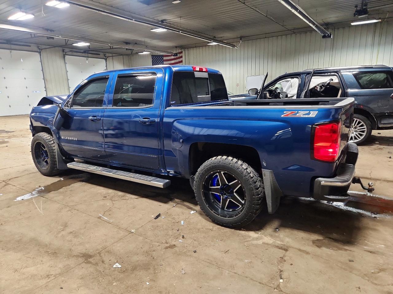 2015 CHEVROLET SILVERADO K1500 LT photo 2