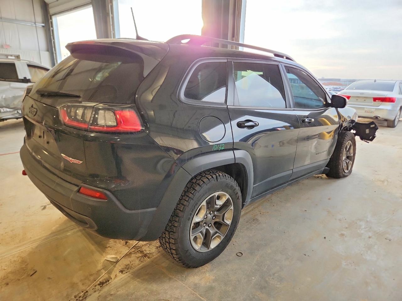 2019 JEEP CHEROKEE TRAILHAWK photo 3