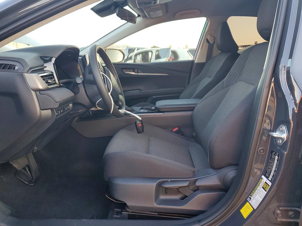 2025 TOYOTA CAMRY LE photo 19