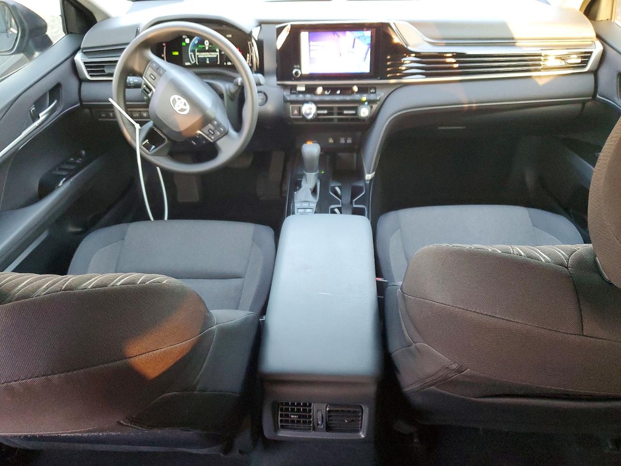2025 TOYOTA CAMRY LE photo 22