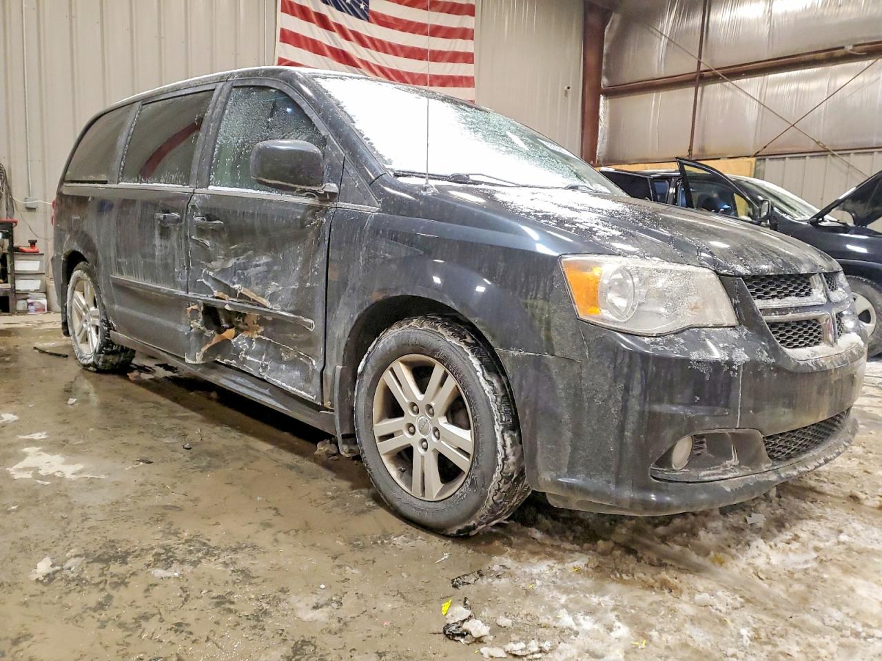 2011 DODGE GRAND CARAVAN CREW photo 4