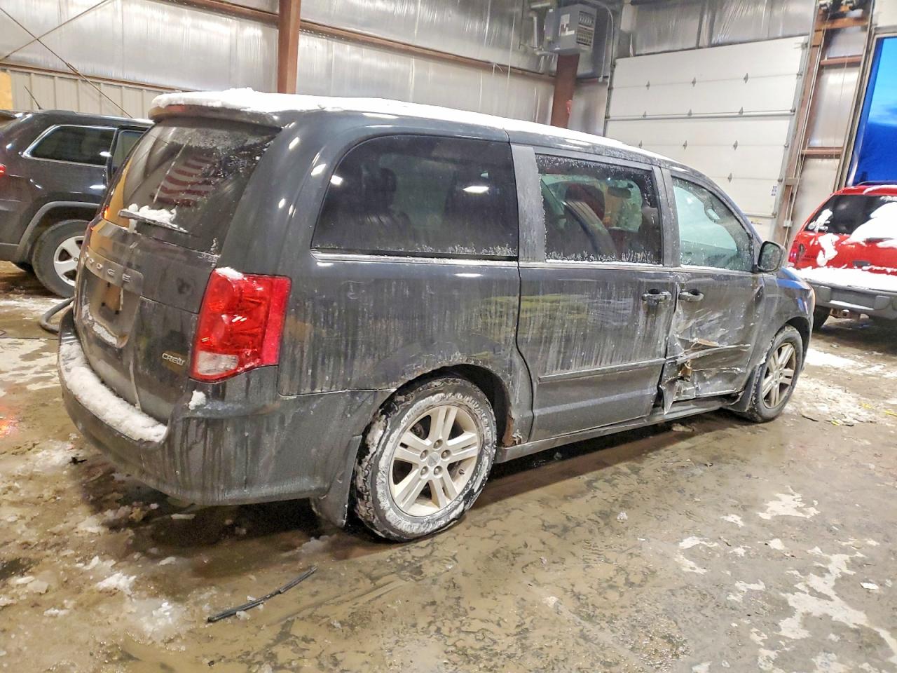 2011 DODGE GRAND CARAVAN CREW photo 3