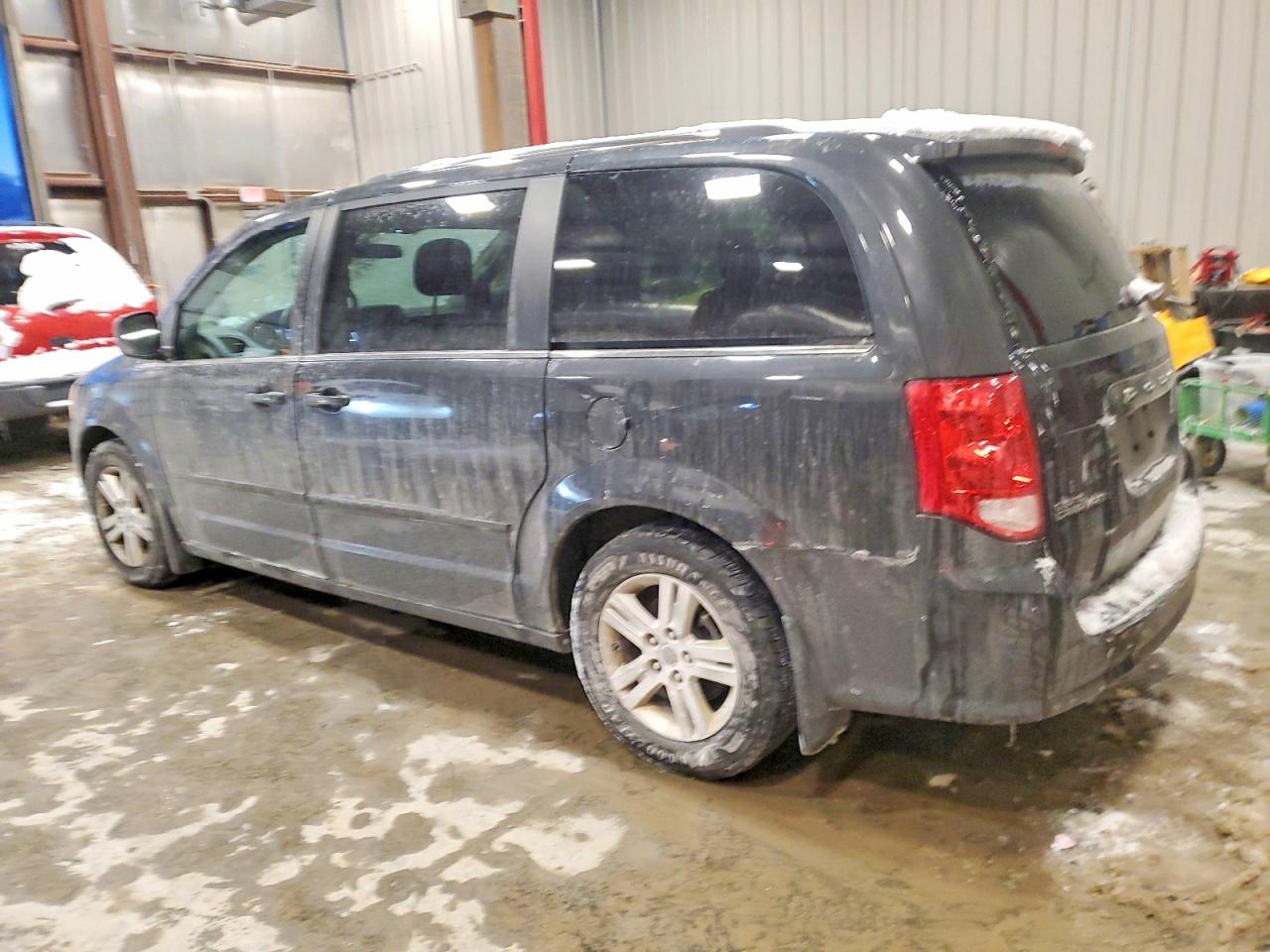 2011 DODGE GRAND CARAVAN CREW photo 2