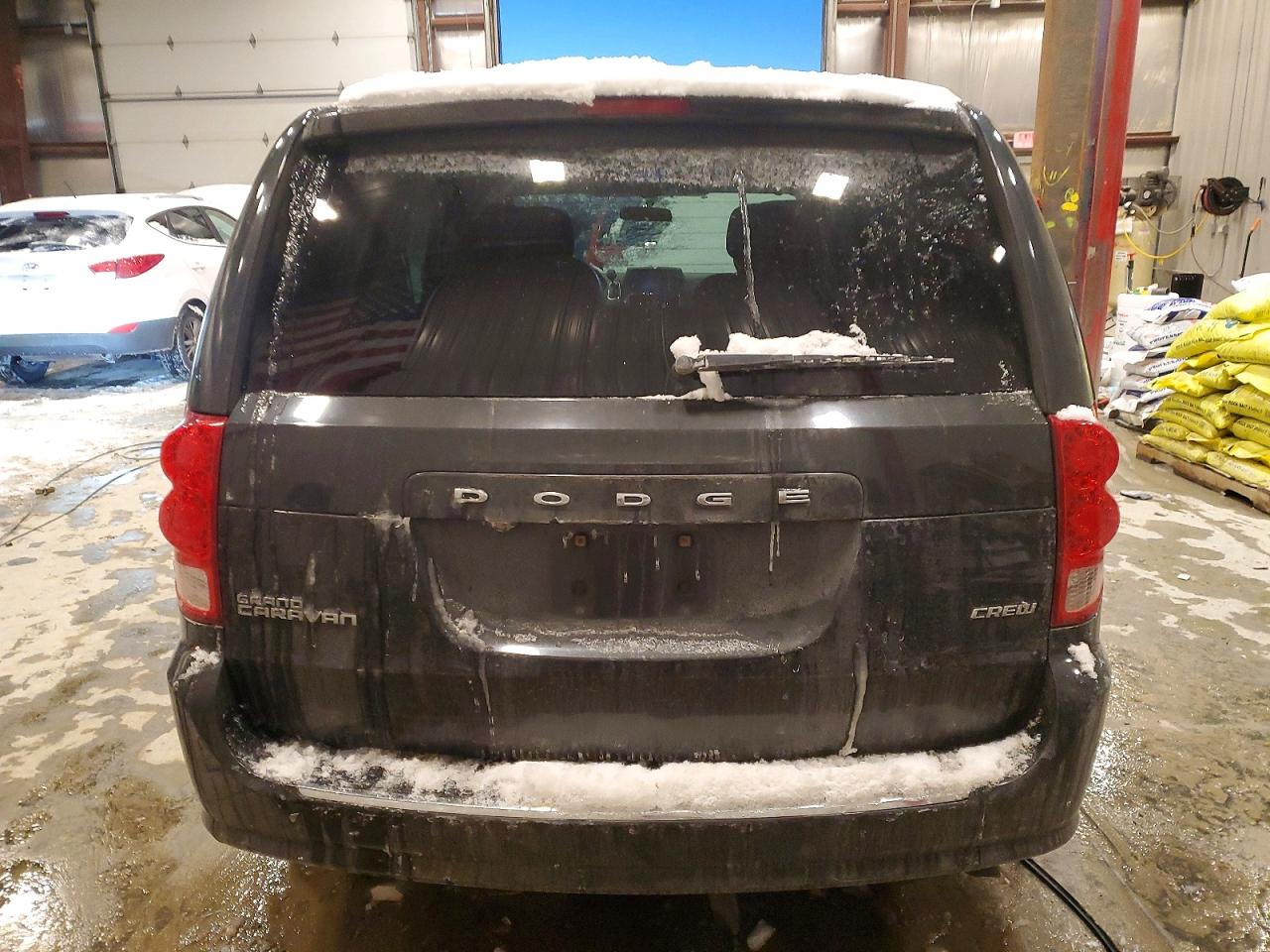 2011 DODGE GRAND CARAVAN CREW photo 6