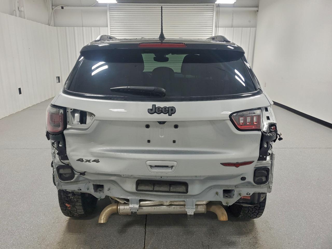 2025 JEEP COMPASS TRAILHAWK photo 6