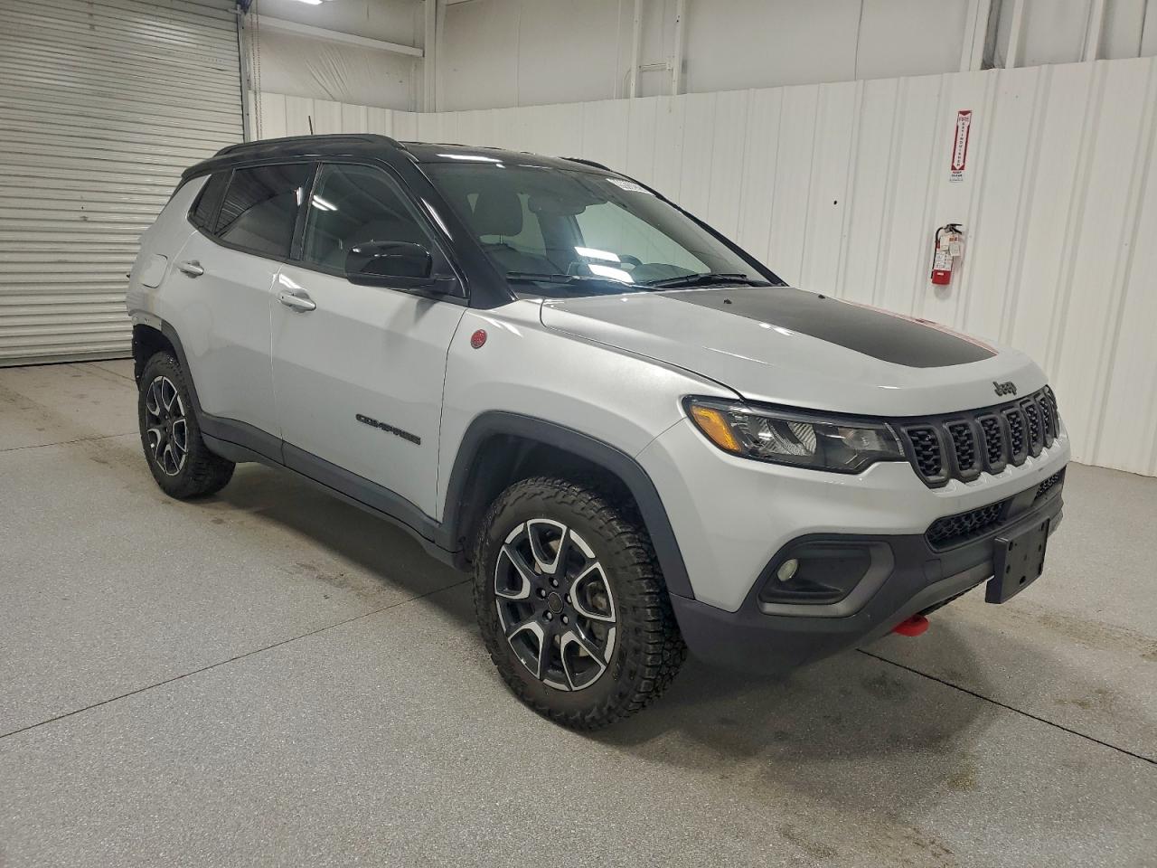 2025 JEEP COMPASS TRAILHAWK photo 4