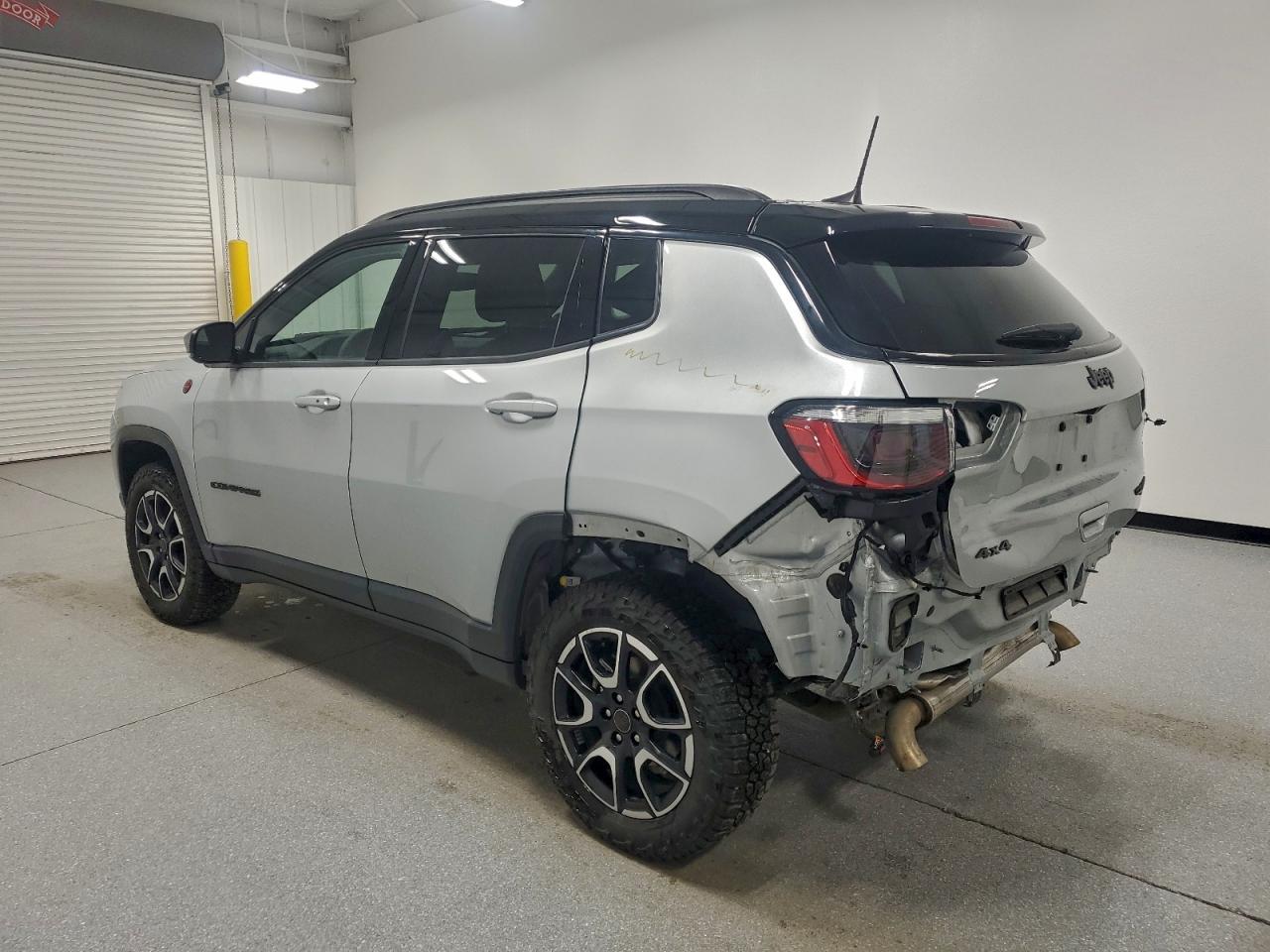 2025 JEEP COMPASS TRAILHAWK photo 2