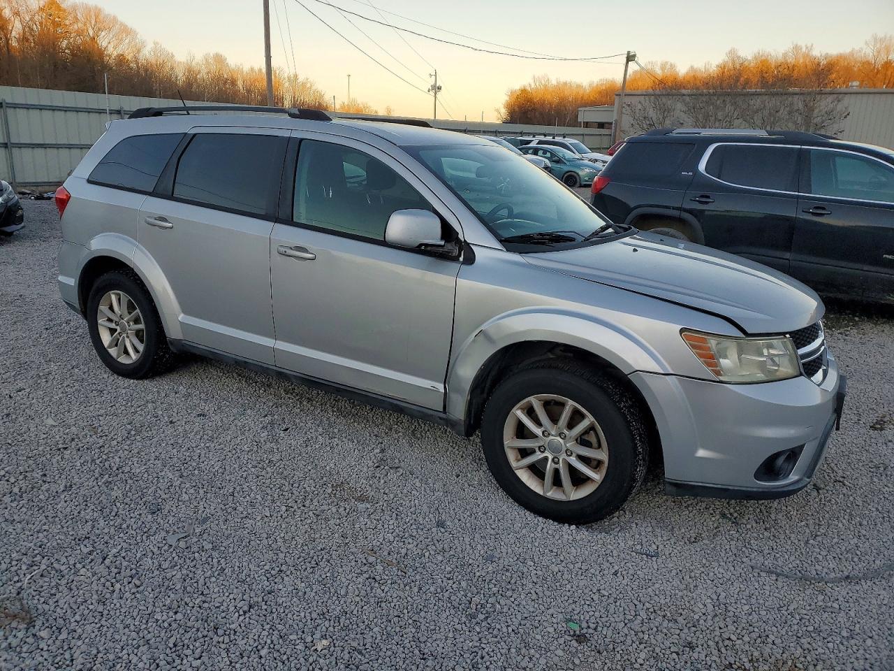 2013 DODGE JOURNEY SXT photo 4