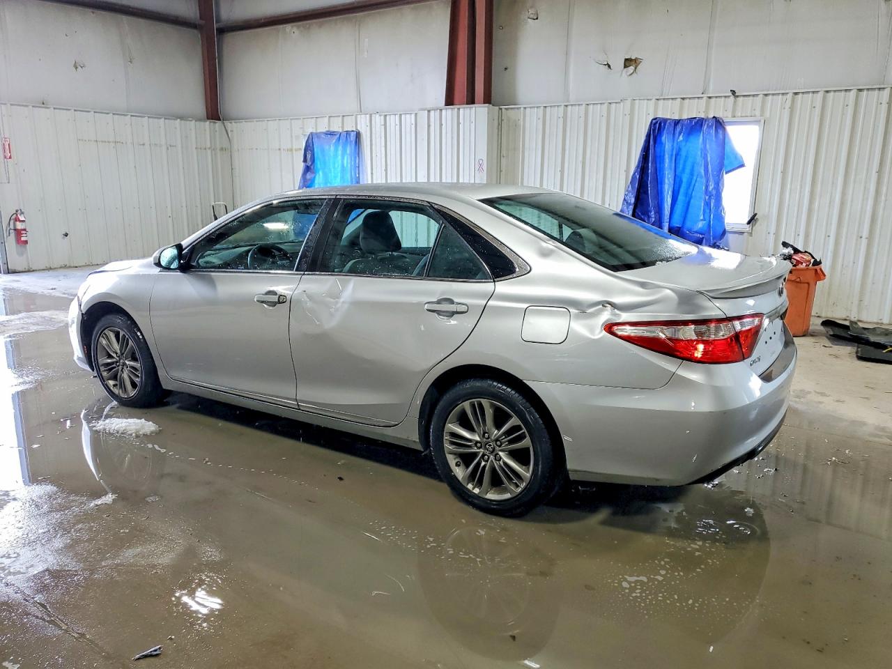 2017 TOYOTA CAMRY LE photo 2