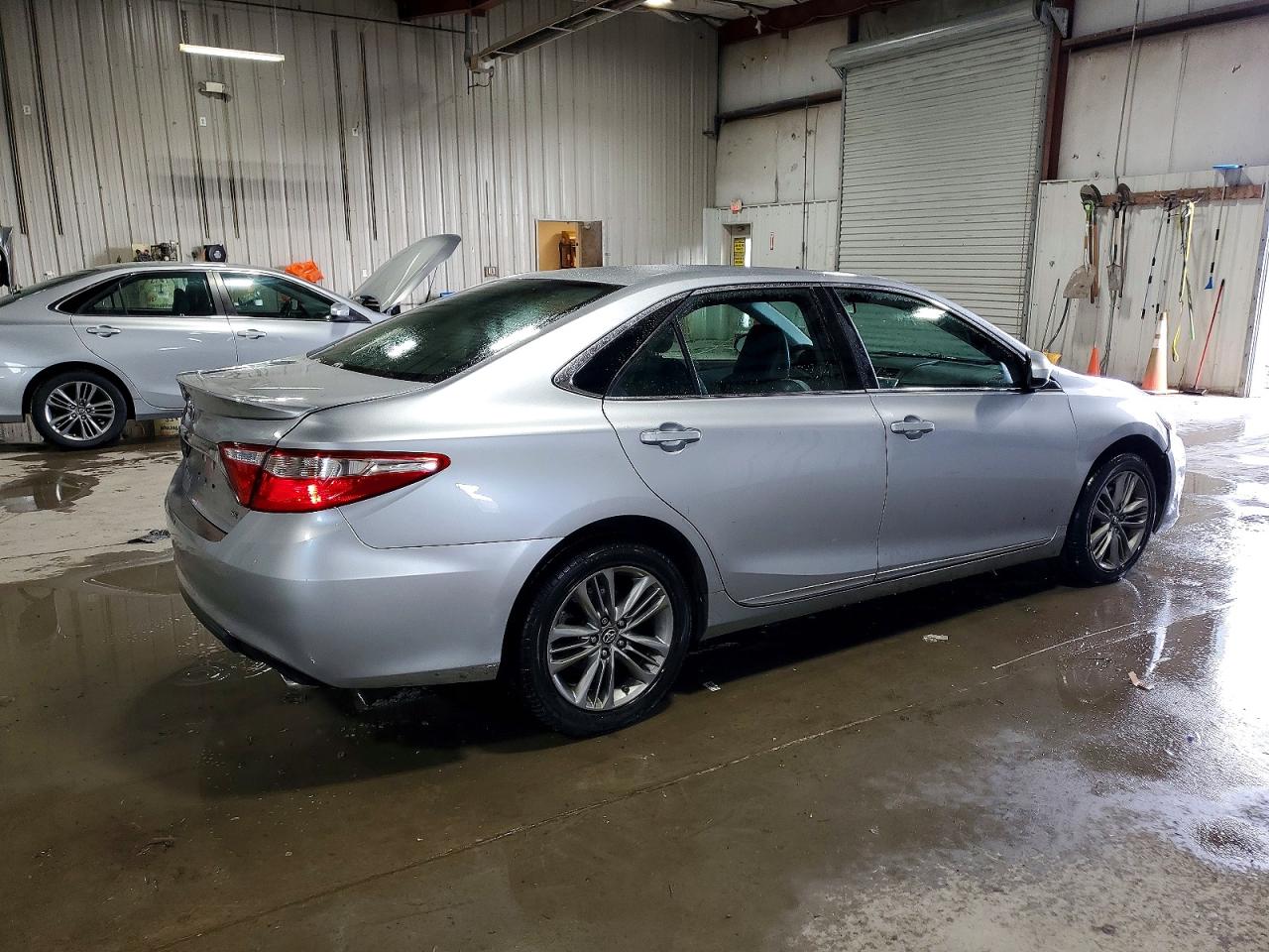 2017 TOYOTA CAMRY LE photo 3