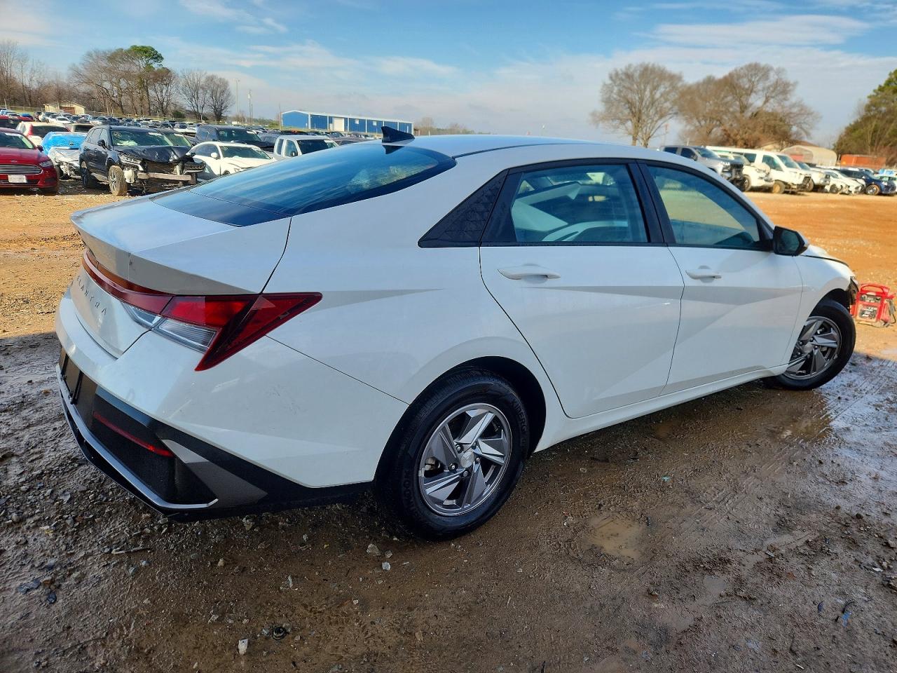 2024 HYUNDAI ELANTRA SE photo 5