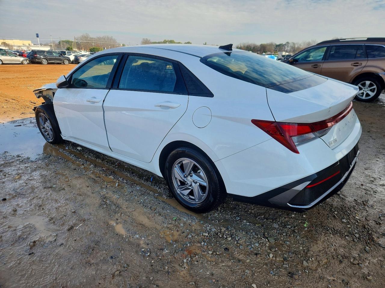 2024 HYUNDAI ELANTRA SE photo 3