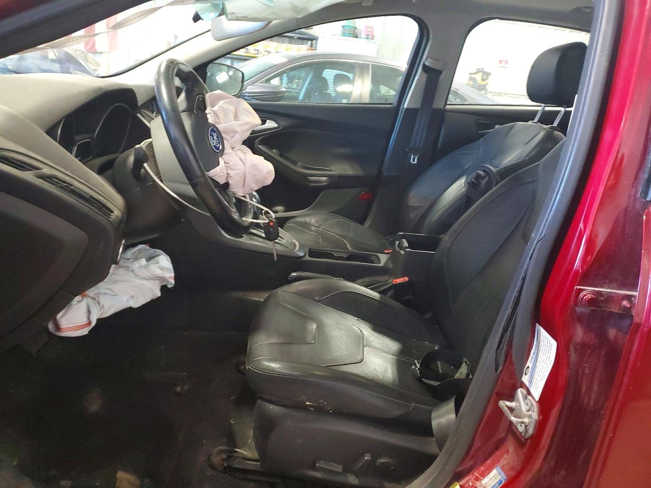 2015 FORD FOCUS SE photo 13
