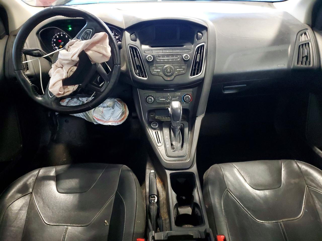 2015 FORD FOCUS SE photo 15