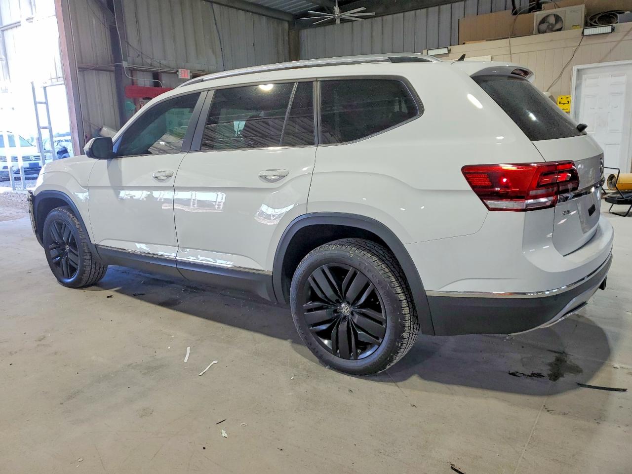 2018 VOLKSWAGEN ATLAS SEL photo 3
