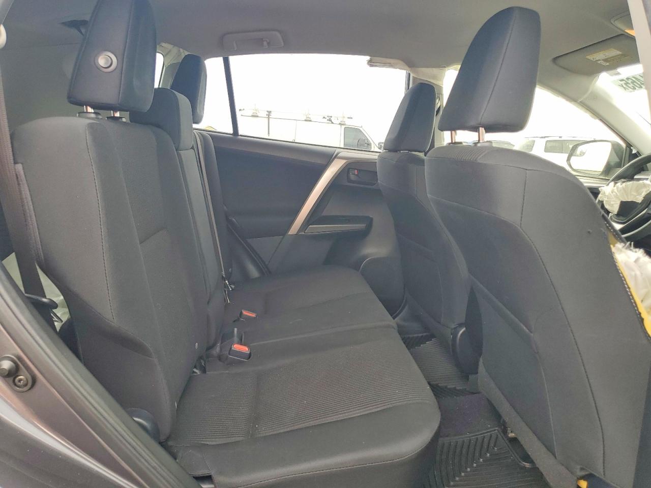 2018 TOYOTA RAV4 LE photo 11