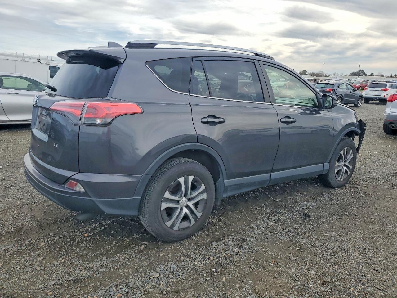2018 TOYOTA RAV4 LE photo 3
