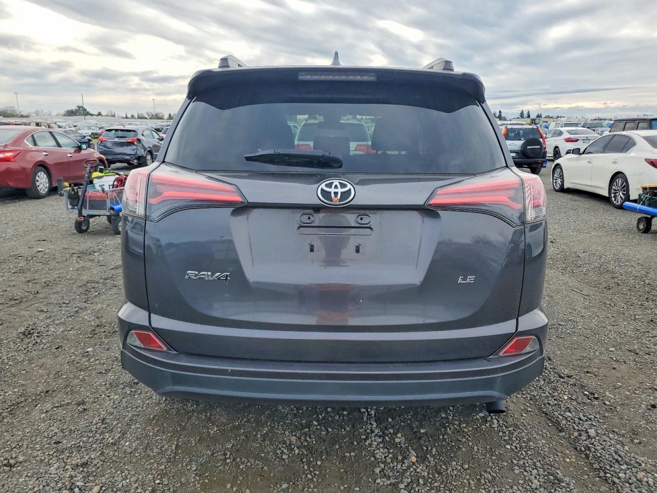 2018 TOYOTA RAV4 LE photo 6