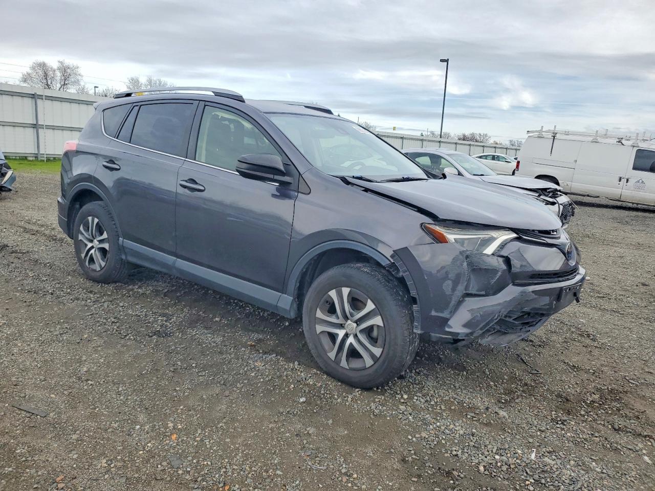 2018 TOYOTA RAV4 LE photo 4