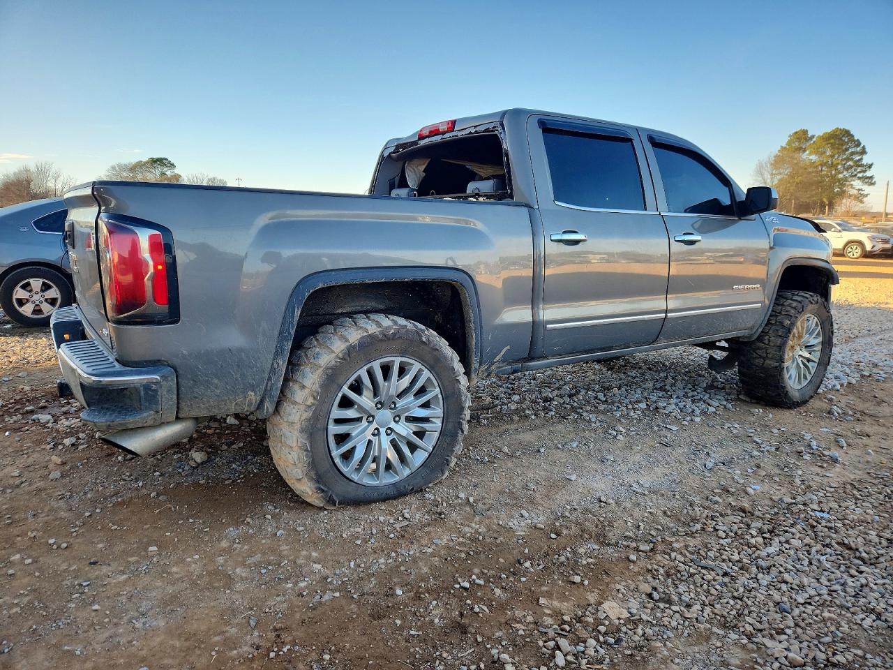 2017 GMC SIERRA K1500 SLT photo 3