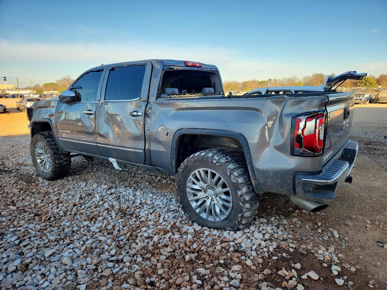 2017 GMC SIERRA K1500 SLT photo 2