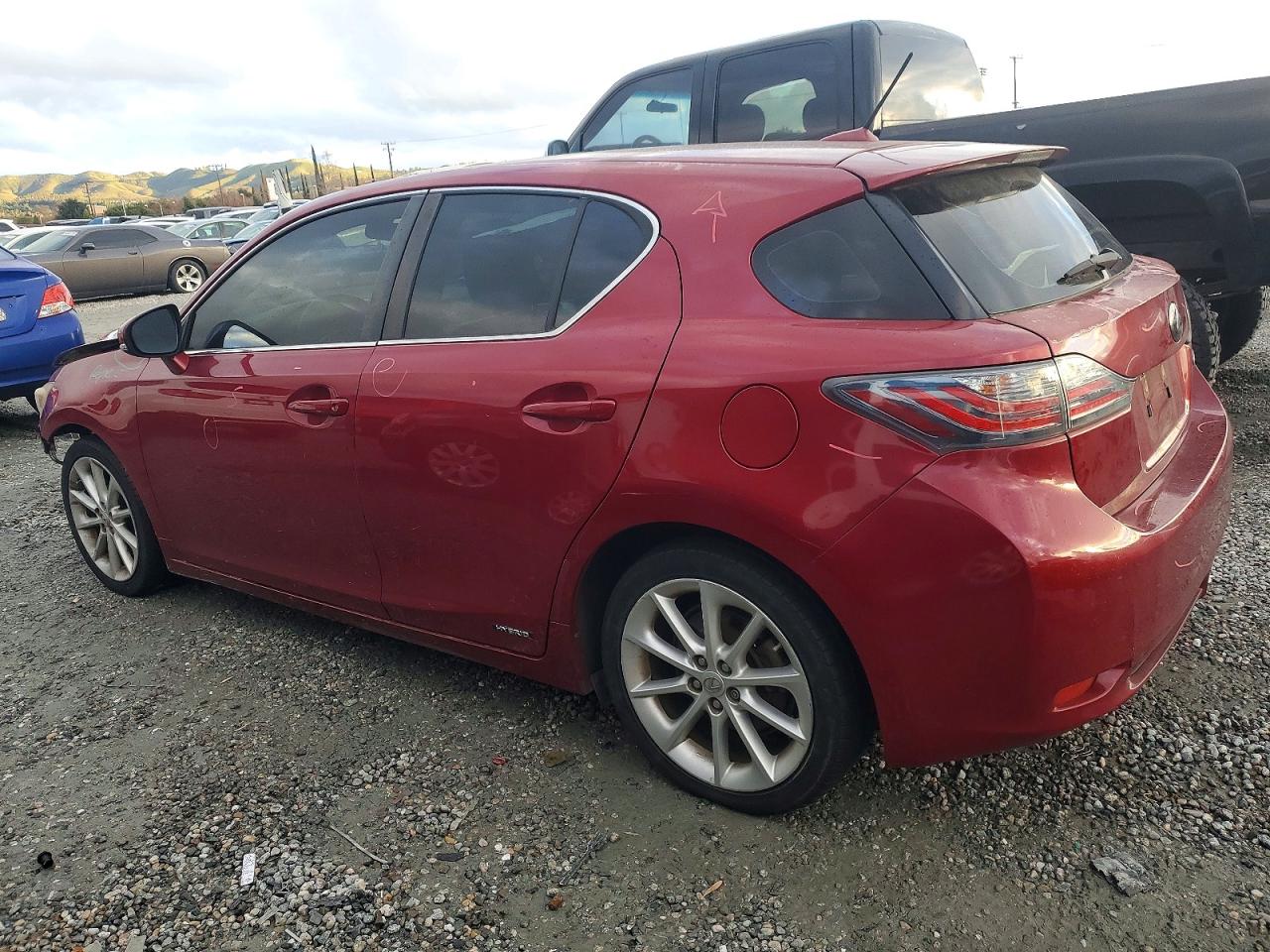2013 LEXUS CT 200 photo 2