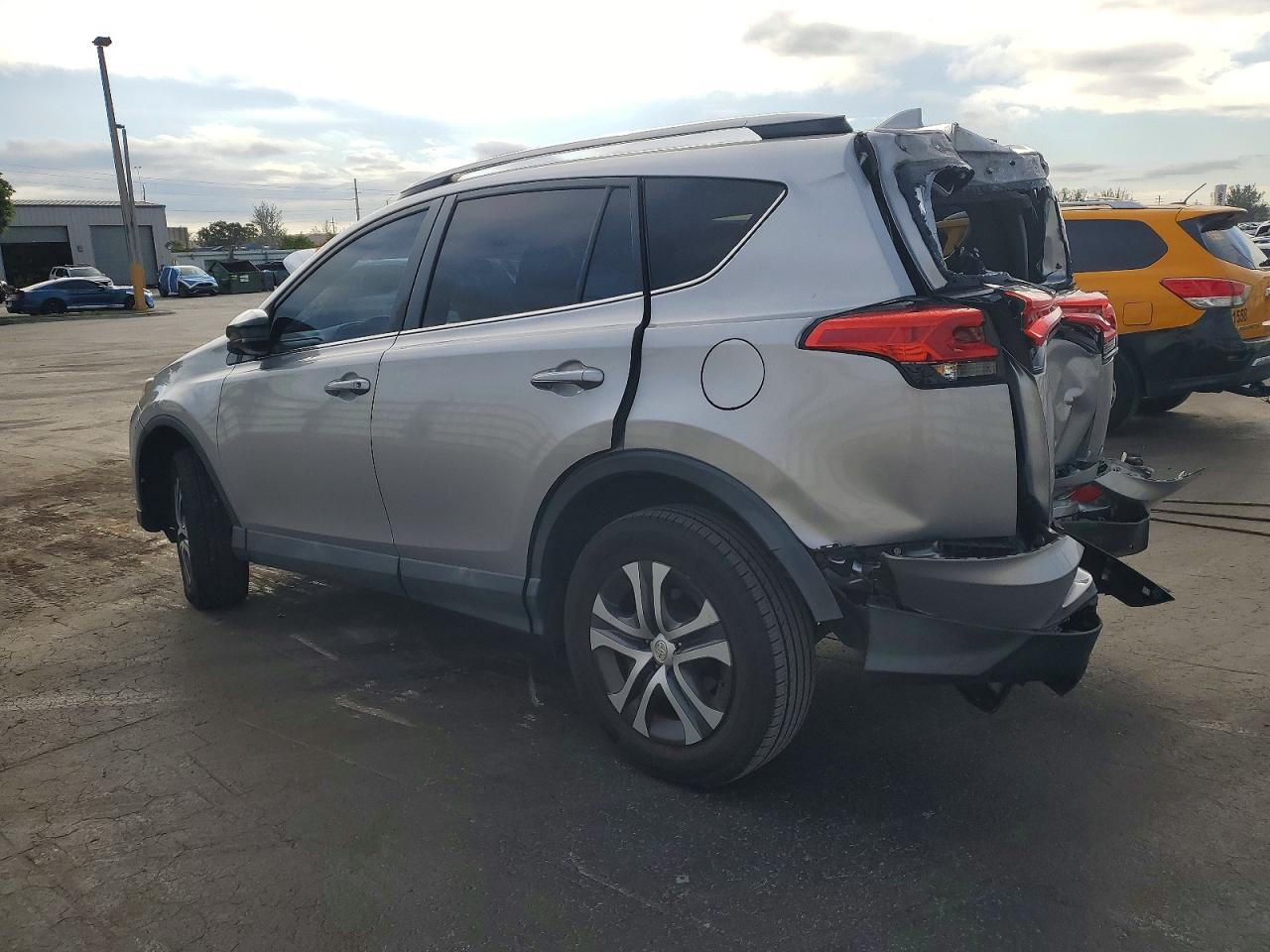 2017 TOYOTA RAV4 LE photo 2