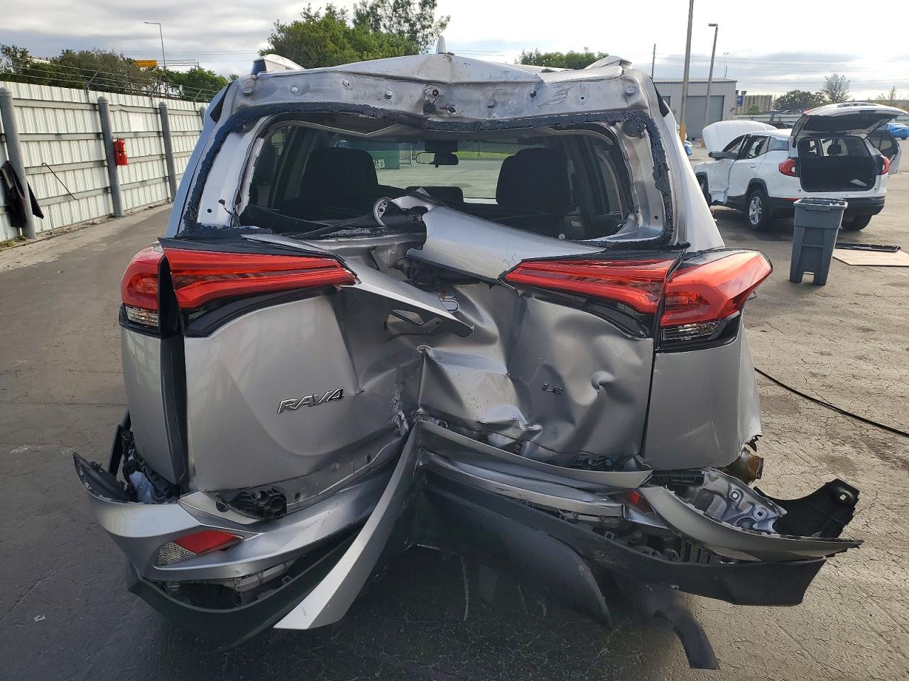 2017 TOYOTA RAV4 LE photo 6
