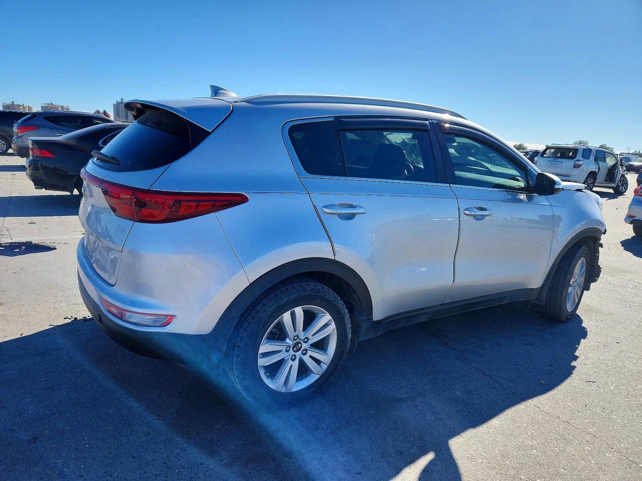 2018 KIA SPORTAGE LX photo 3