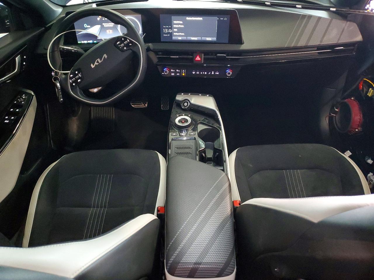2022 KIA EV6 GT LINE photo 15