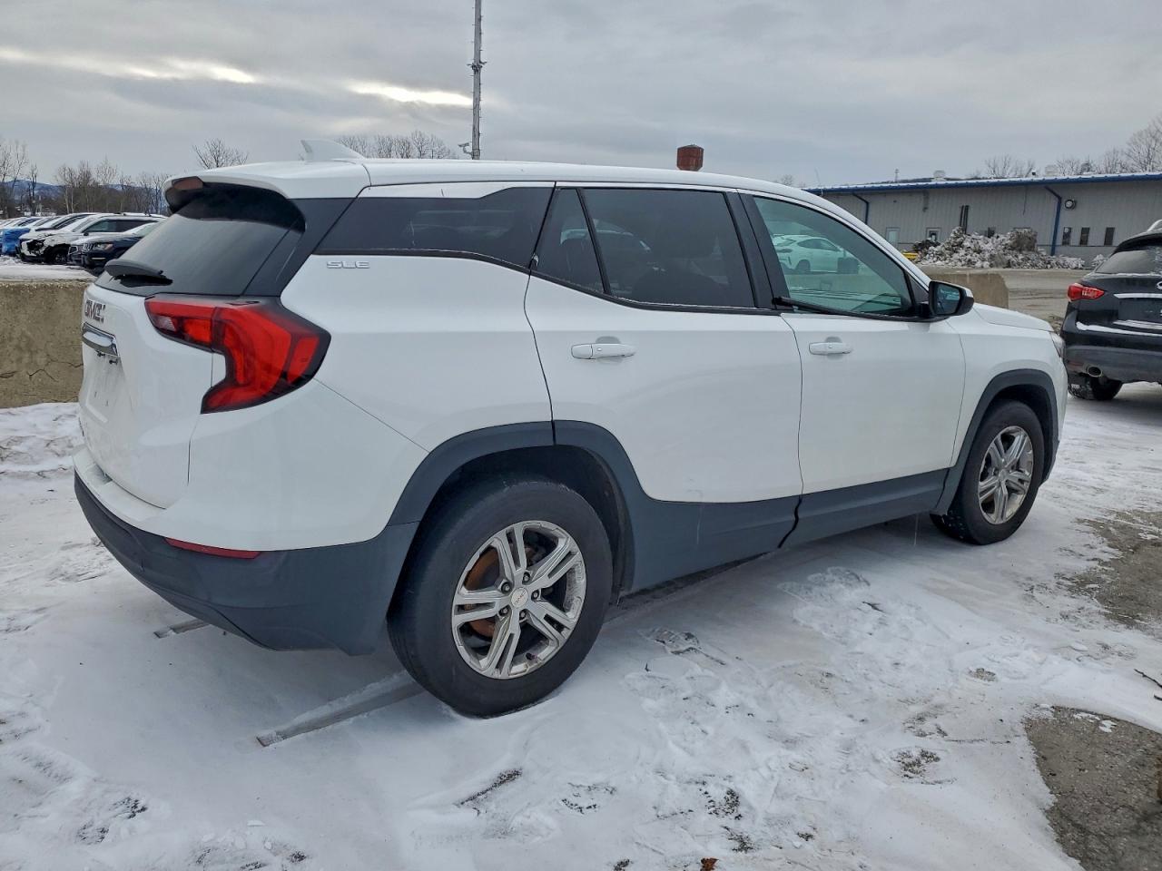 2018 GMC TERRAIN SLE photo 3