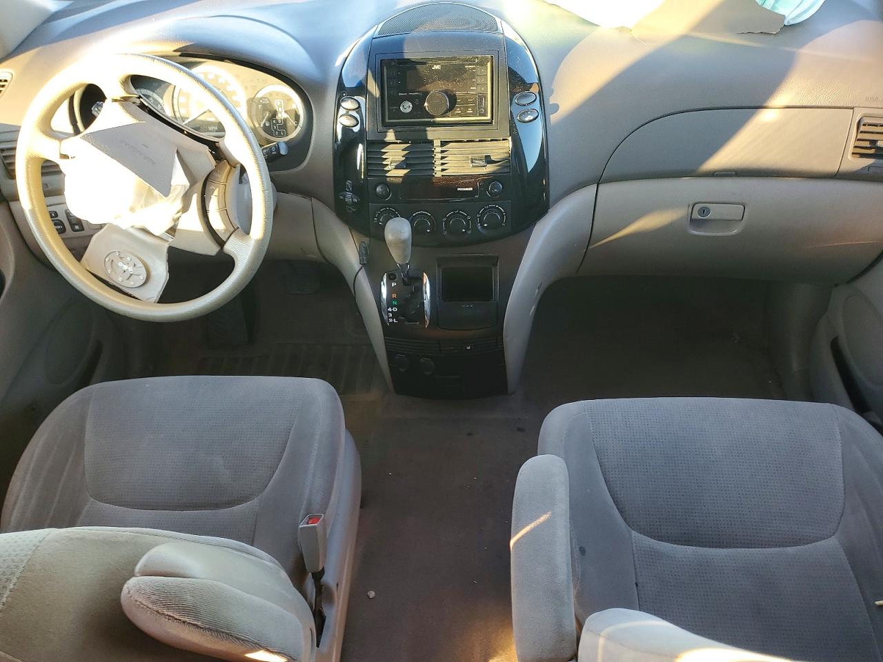 2004 TOYOTA SIENNA LE photo 8