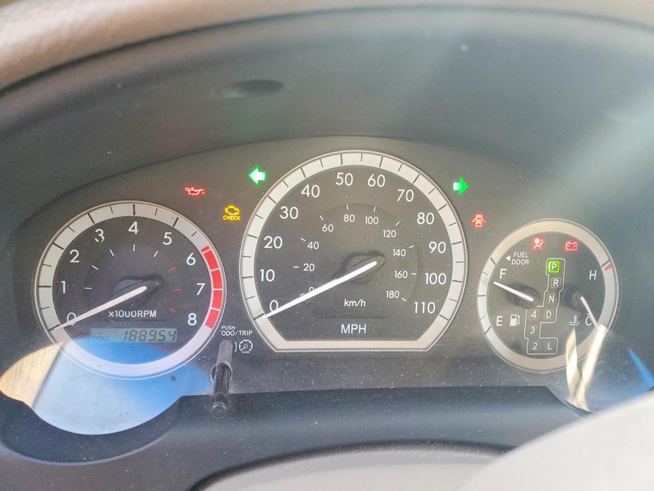 2004 TOYOTA SIENNA LE photo 9